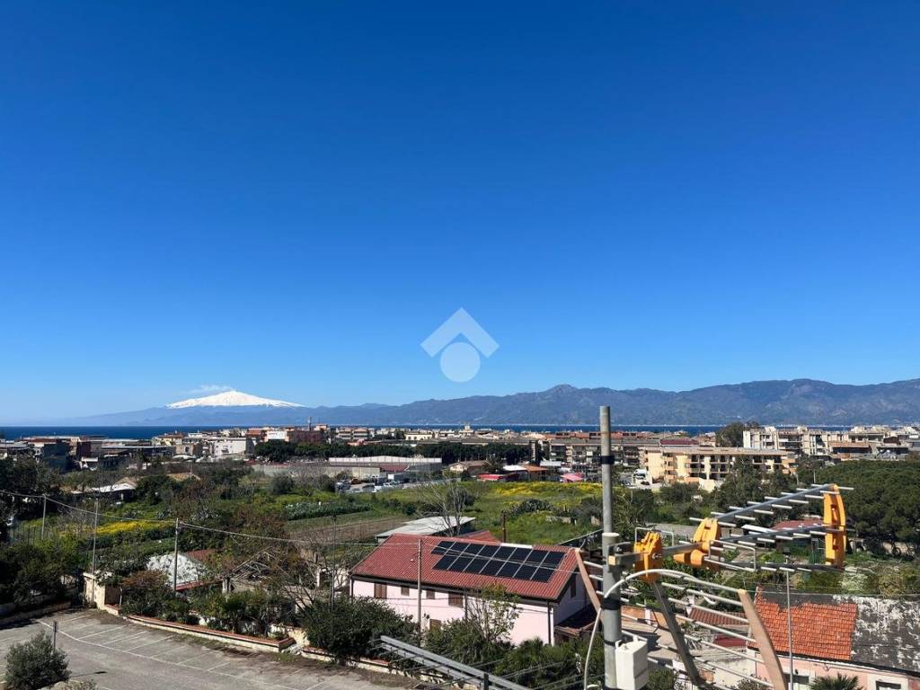 appartamento in vendita a Reggio di Calabria in zona Gebbione