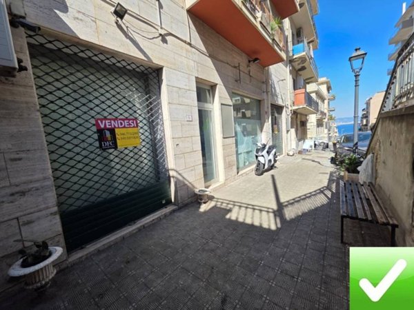 negozio in vendita a Reggio di Calabria in zona Centro Storico