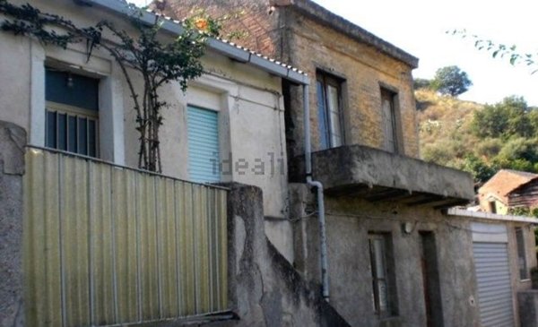 casa indipendente in vendita a Reggio di Calabria in zona Salìce Cálabro