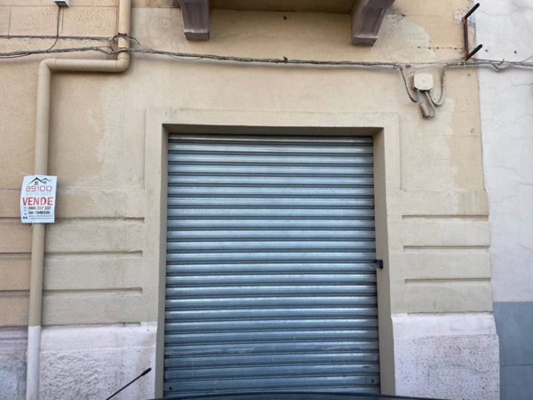 negozio in vendita a Reggio di Calabria in zona Rione Ferrovieri