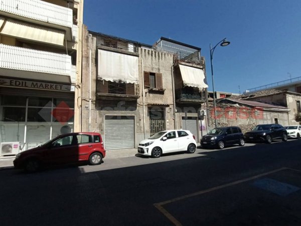 negozio in vendita a Reggio di Calabria in zona Sbarre