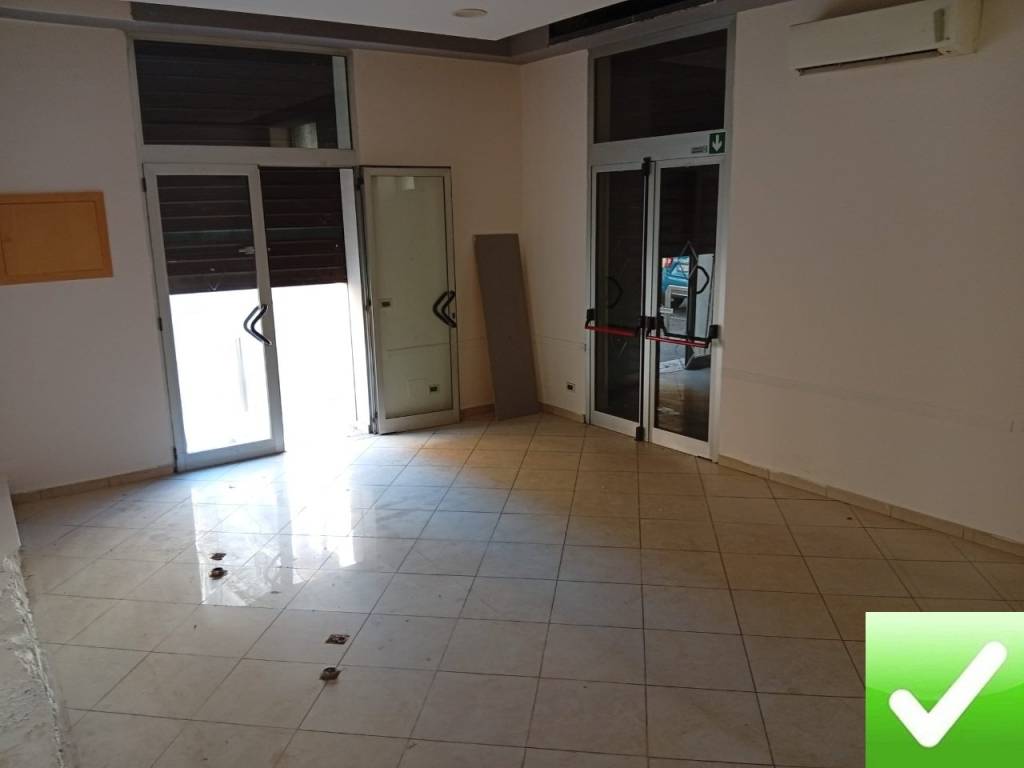 negozio in vendita a Reggio di Calabria in zona Centro Storico