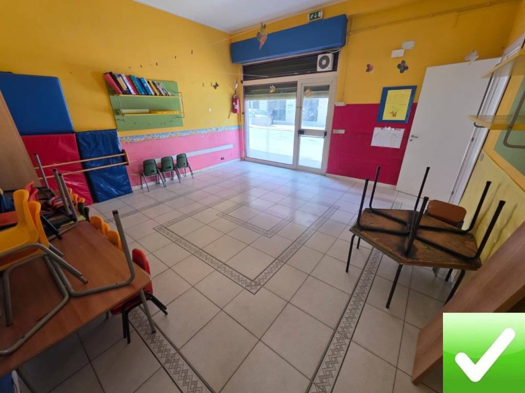 negozio in vendita a Reggio di Calabria in zona Sbarre