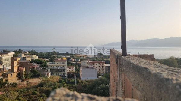 casa indipendente in vendita a Reggio di Calabria in zona Catona