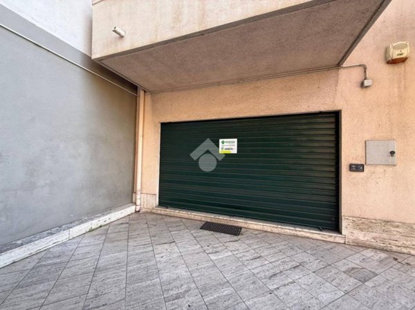 locale commerciale in vendita a Reggio di Calabria in zona Eremo