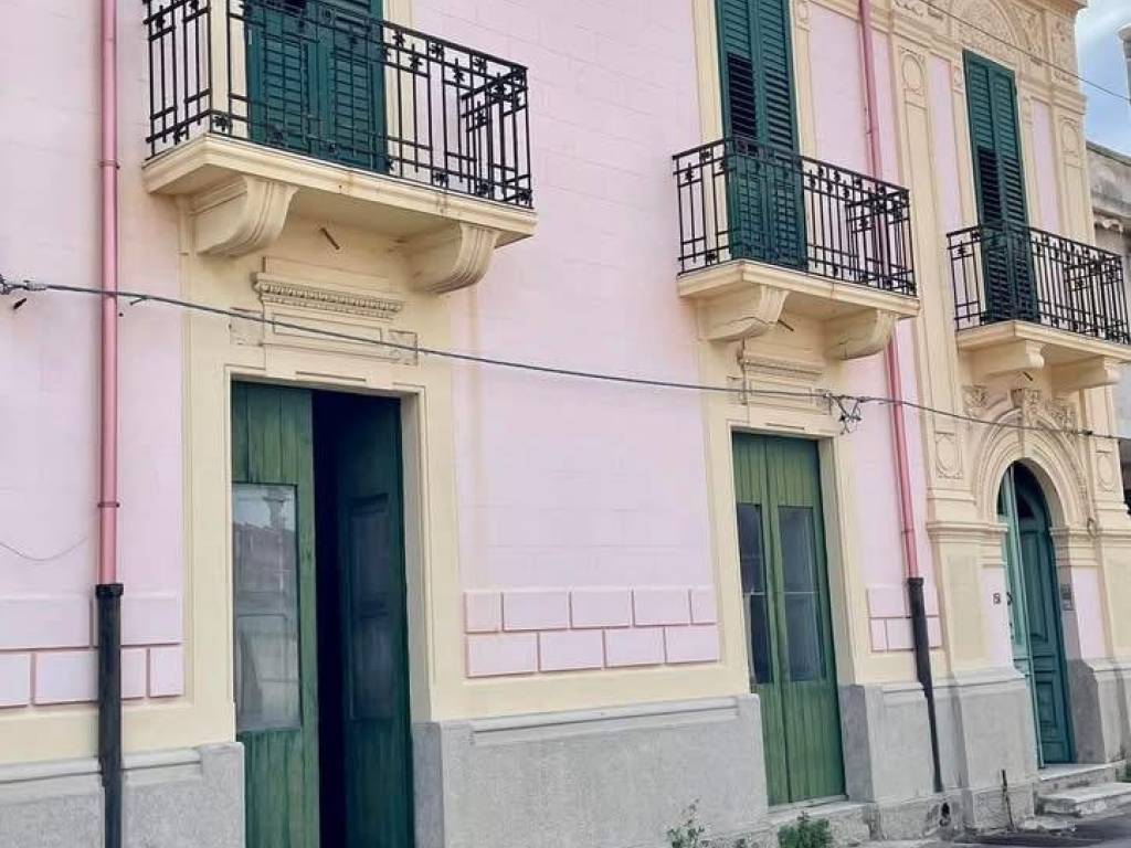 intera palazzina in vendita a Reggio di Calabria in zona San Gregorio