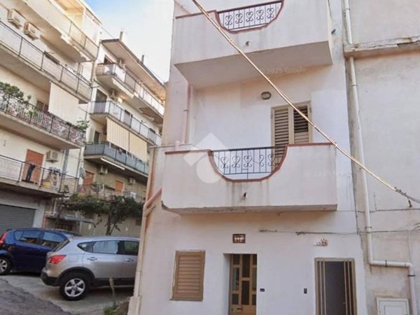 casa indipendente in vendita a Reggio di Calabria in zona Modena