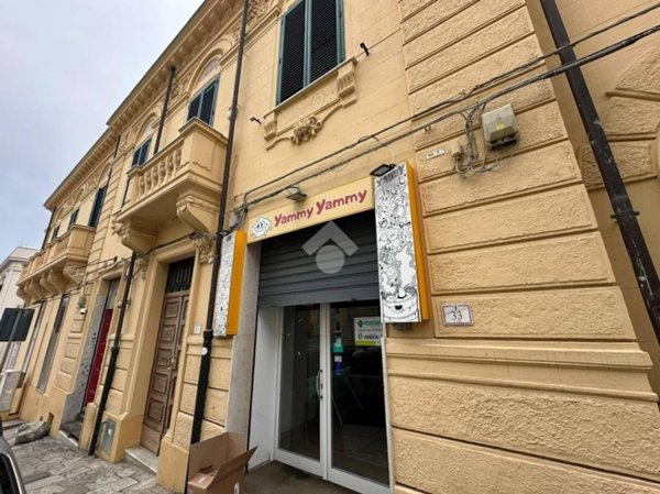 locale commerciale in vendita a Reggio di Calabria in zona Centro Storico