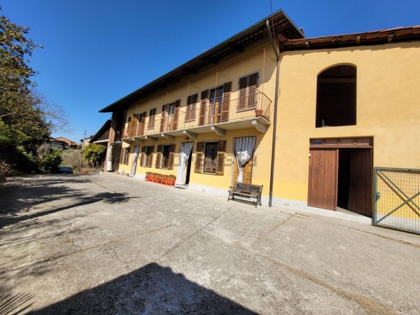 esavano in vendita ad Aramengo