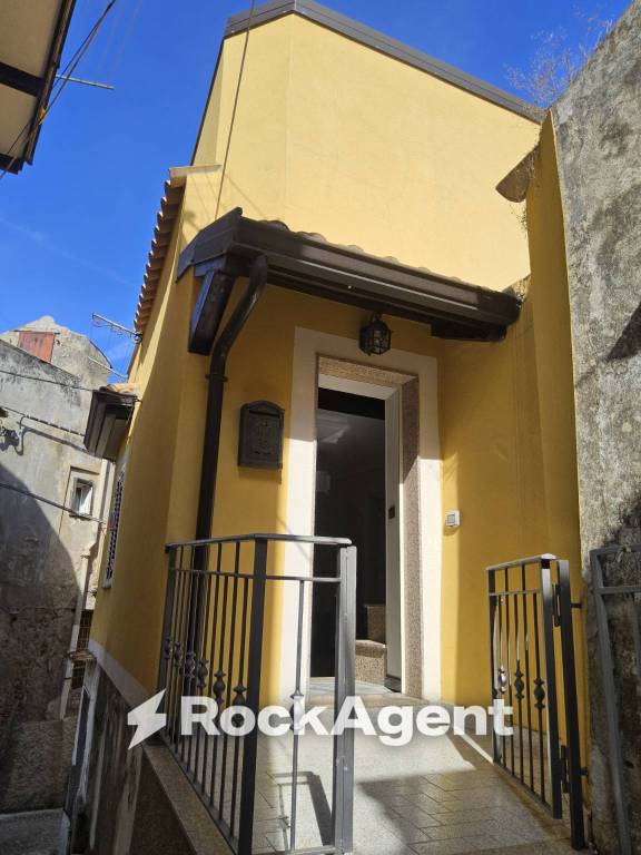 casa indipendente in vendita a Riace