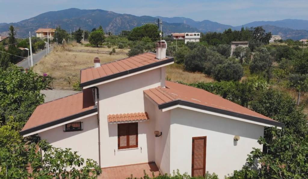 casa indipendente in vendita a Roccella Ionica