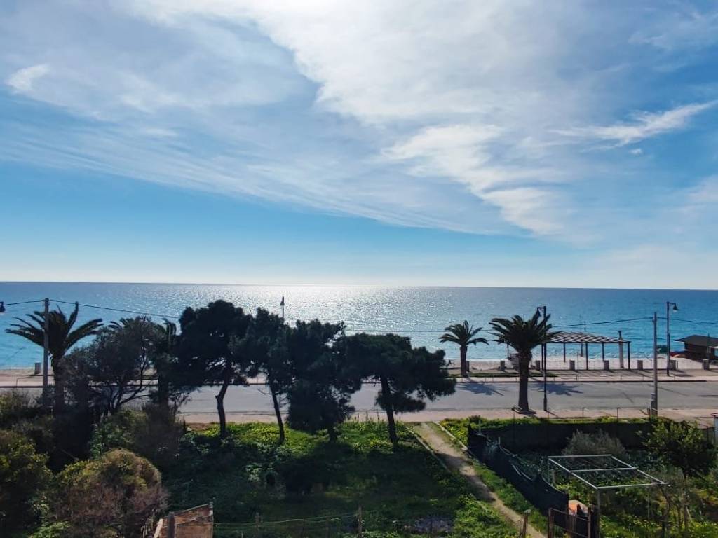 appartamento in vendita a Roccella Ionica