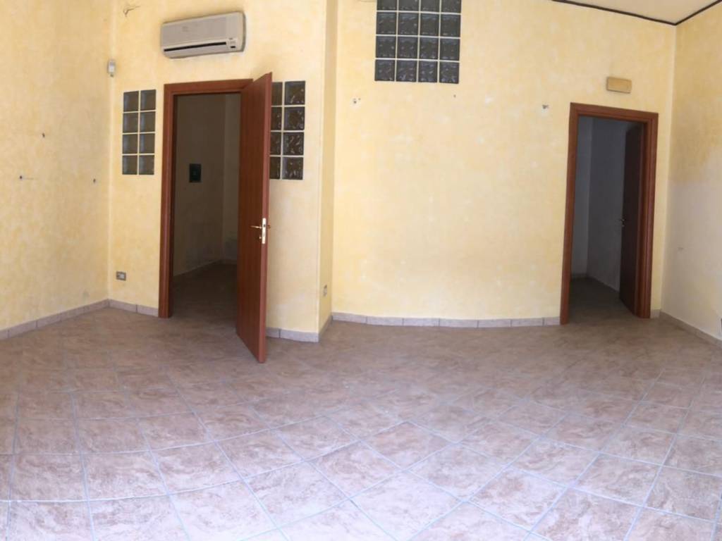 negozio in vendita a Roccella Ionica