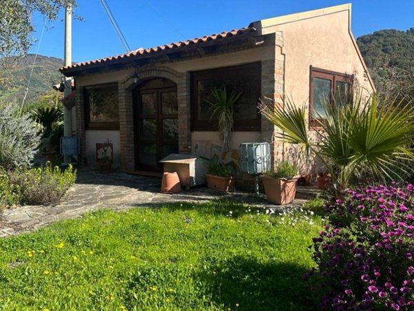 casa indipendente in vendita a San Lorenzo