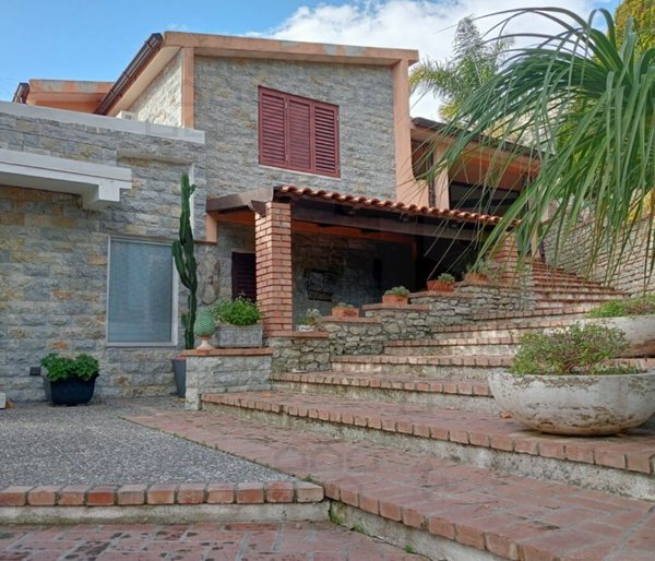casa indipendente in vendita a San Lorenzo