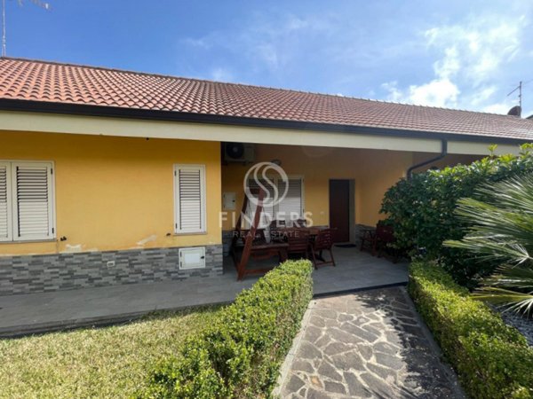 casa indipendente in vendita a San Lorenzo