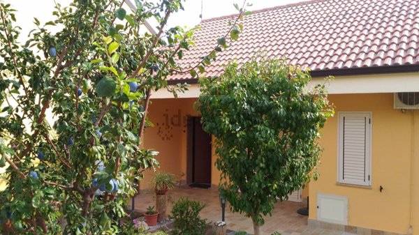 casa indipendente in vendita a San Lorenzo