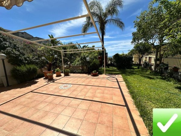 casa indipendente in vendita a San Lorenzo