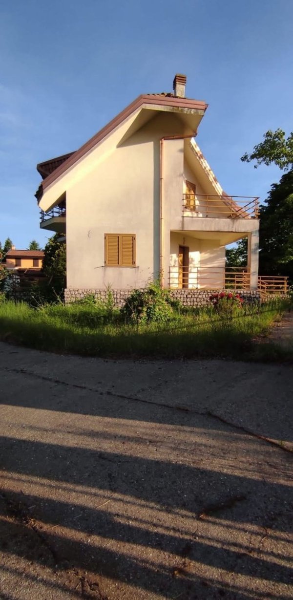 casa indipendente in vendita a San Roberto