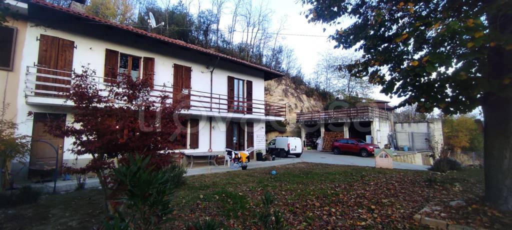 casa indipendente in vendita ad Asti in zona Valmanera