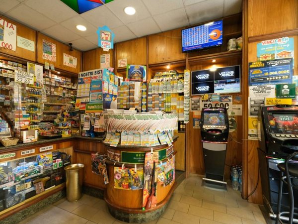 negozio in vendita ad Asti