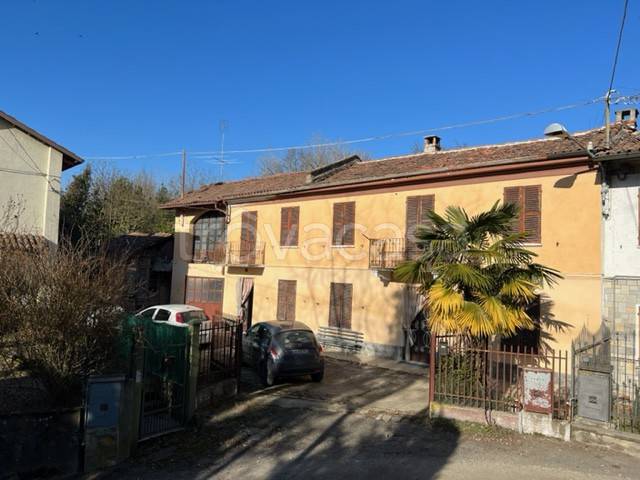 casa indipendente in vendita ad Asti in zona Serravalle