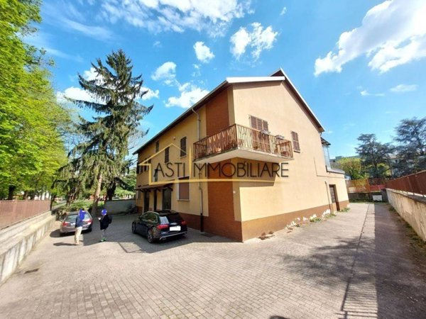 casa indipendente in vendita ad Asti in zona Pilone