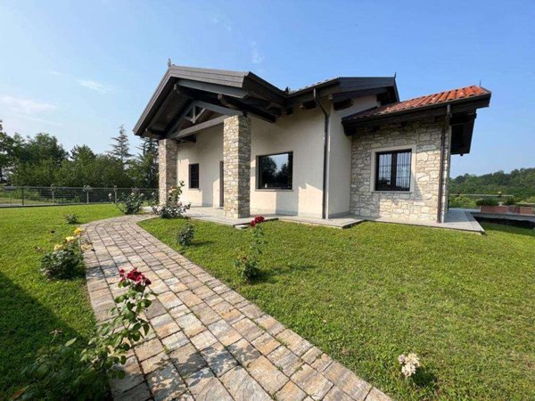 casa indipendente in vendita ad Asti in zona Montegrosso