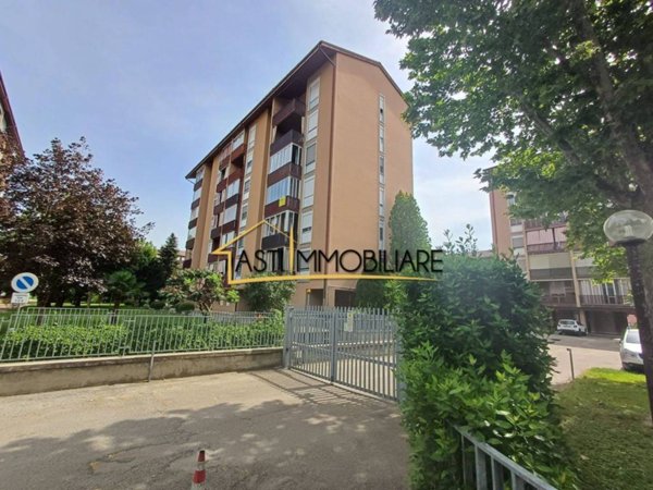 appartamento in vendita ad Asti in zona Variglie