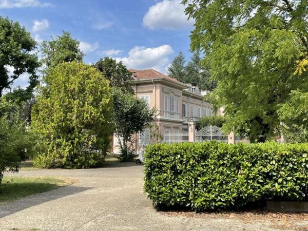 villa in vendita ad Asti in zona Centro Città
