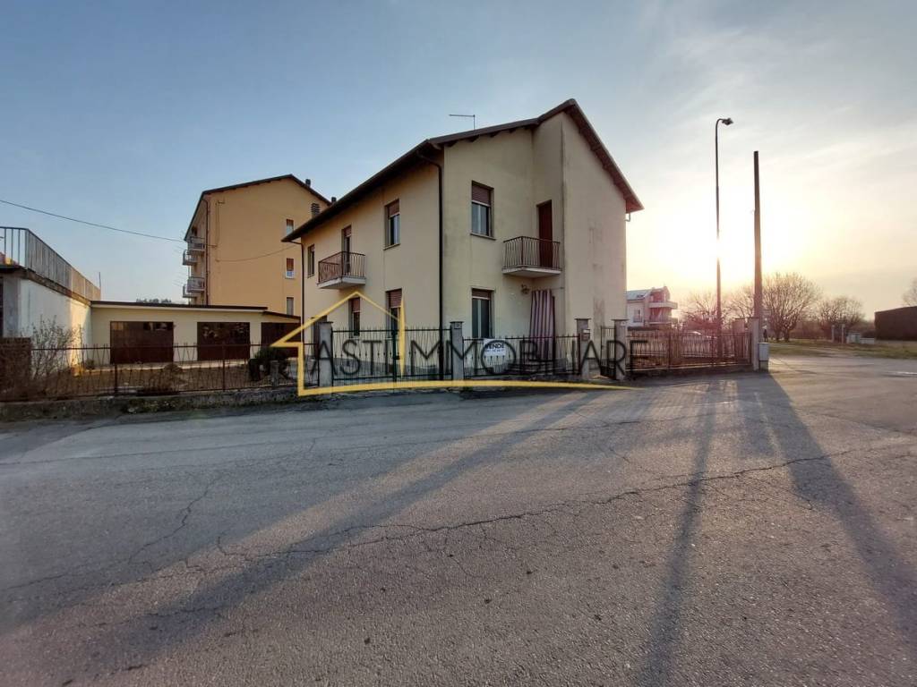 casa indipendente in vendita ad Asti in zona Centro Città