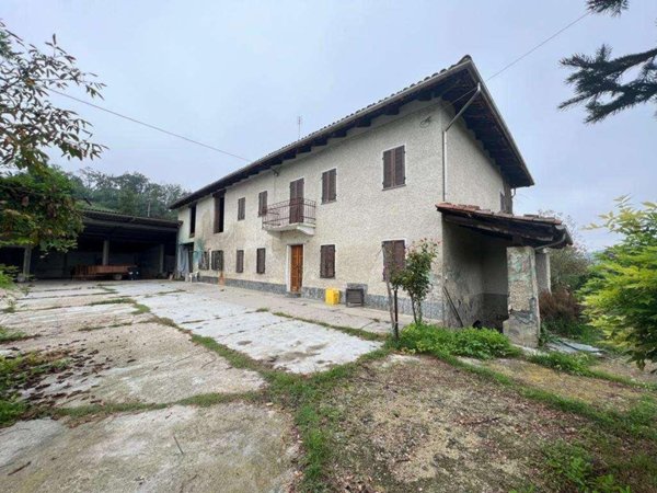 casa indipendente in vendita ad Asti in zona Serravalle