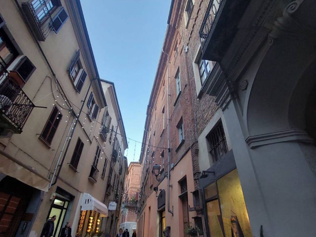 negozio in vendita ad Asti