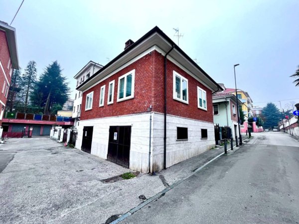 casa indipendente in vendita ad Asti in zona Corso Dante