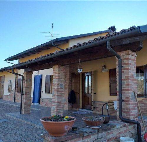 casa indipendente in vendita ad Asti in zona Valgera