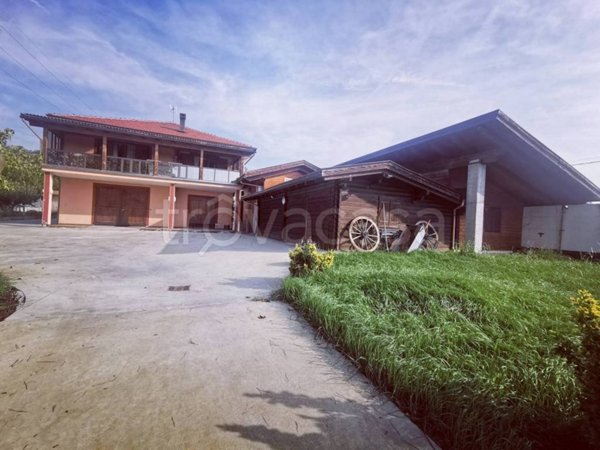 casa indipendente in vendita ad Asti in zona Castiglione