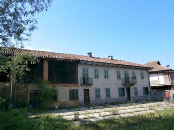 casa indipendente in vendita ad Asti in zona Montemarzo