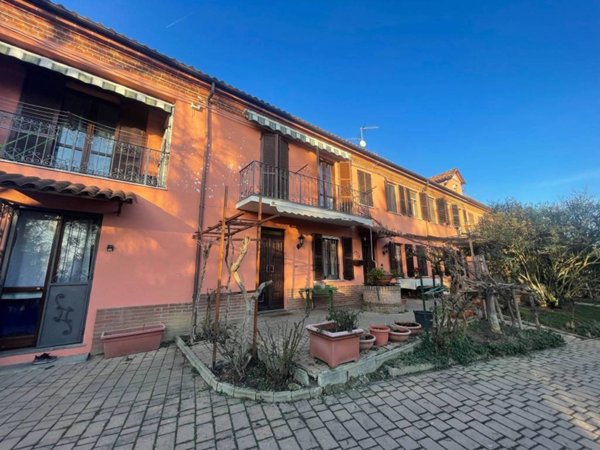 casa indipendente in vendita ad Asti in zona Madonna di Viatosto
