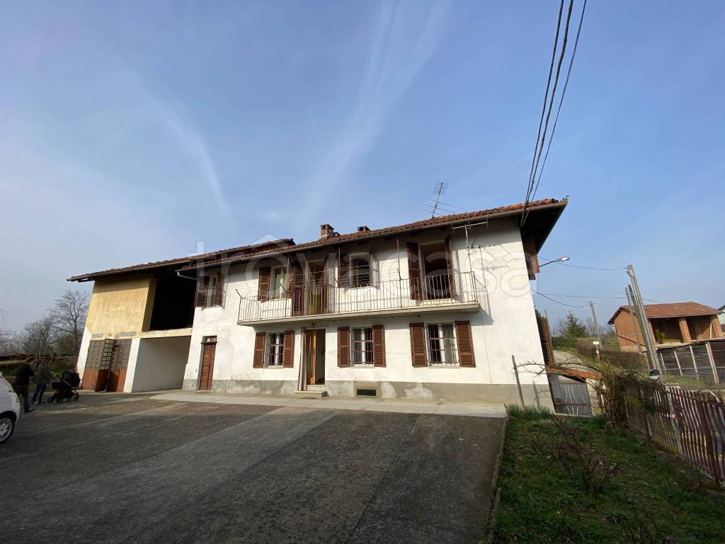 casa indipendente in vendita ad Asti in zona Sessant