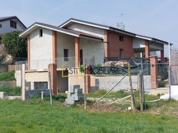 casa indipendente in vendita ad Asti in zona Serravalle