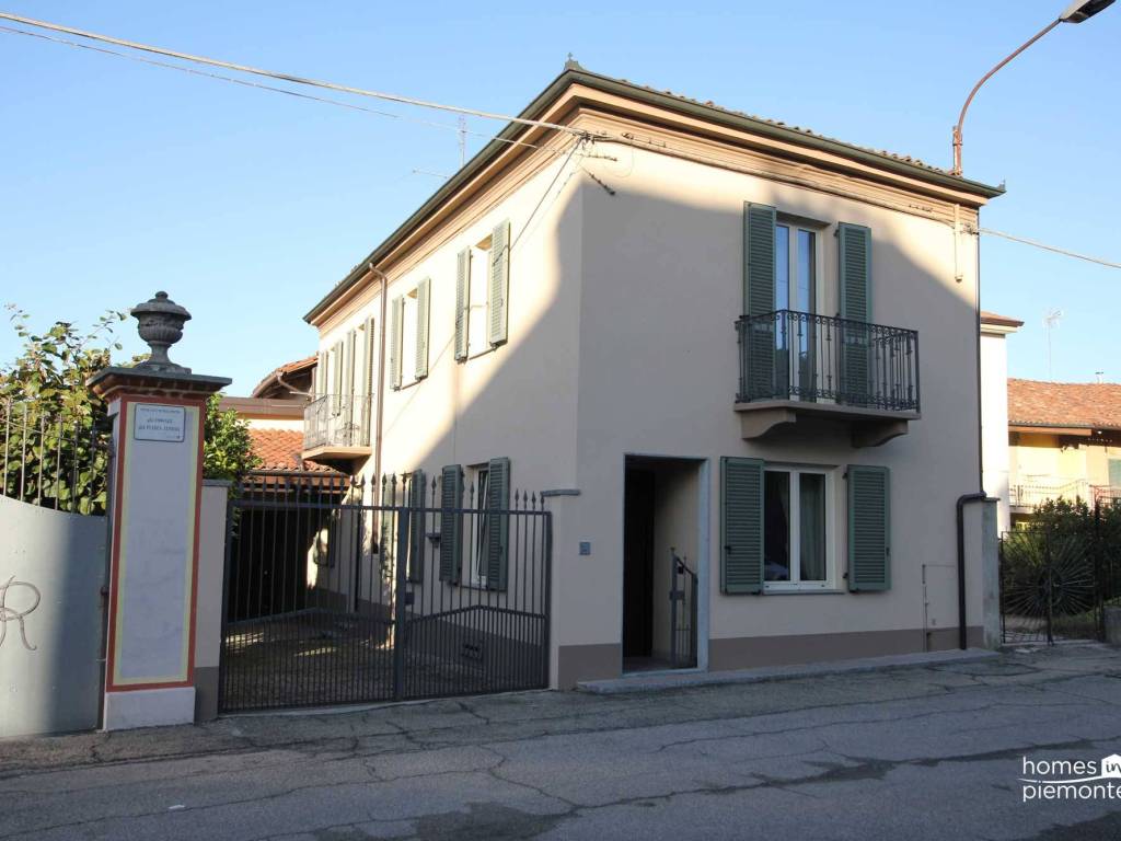 casa indipendente in vendita ad Asti in zona Torrazzo