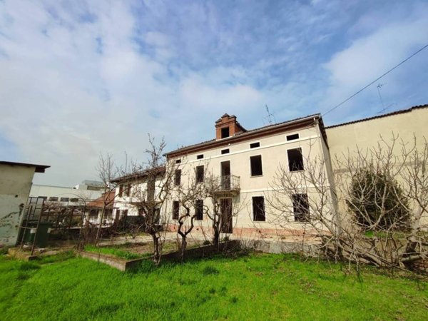 casa indipendente in vendita ad Asti in zona Trincere
