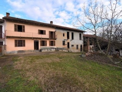 casa indipendente in vendita ad Asti in zona Montemarzo