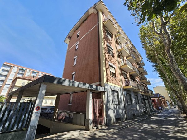 appartamento in vendita ad Asti in zona Pilone
