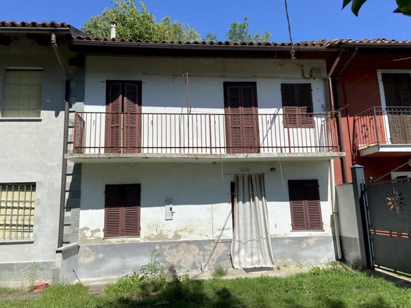 casa indipendente in vendita ad Asti in zona Baciglio