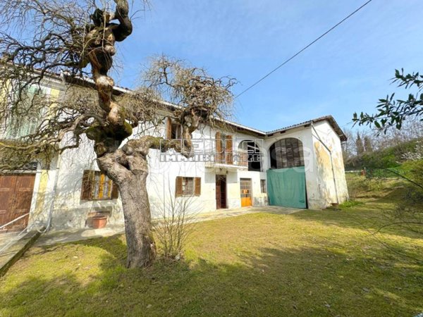 casa indipendente in vendita ad Asti in zona Valmanera