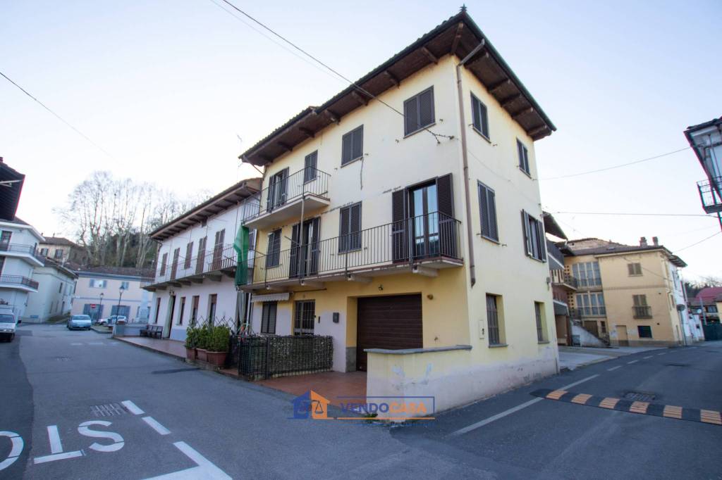 casa indipendente in vendita ad Asti in zona Quarto
