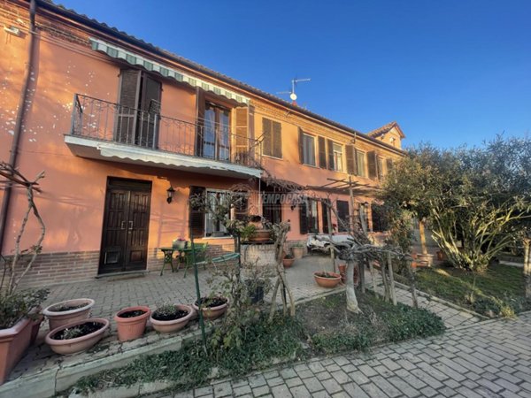 casa indipendente in vendita ad Asti in zona Madonna di Viatosto