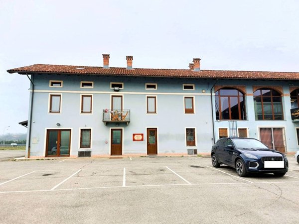 negozio in vendita ad Asti in zona Quarto
