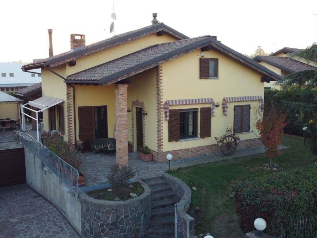 casa indipendente in vendita ad Asti in zona Valgera
